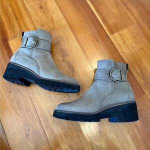 Blondo Like New Ankle Boots with Black Lug Soles size 9 fits like 8.5